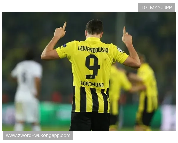 多特蒙德高位压迫下防线频繁暴露空间，近期表现受限对赛季走势形成制约