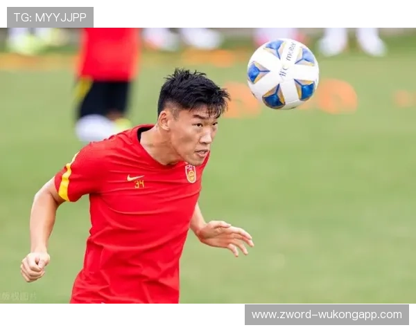 孔蒂执教风格强调高强度逼抢与三中卫体系，战术纪律严明