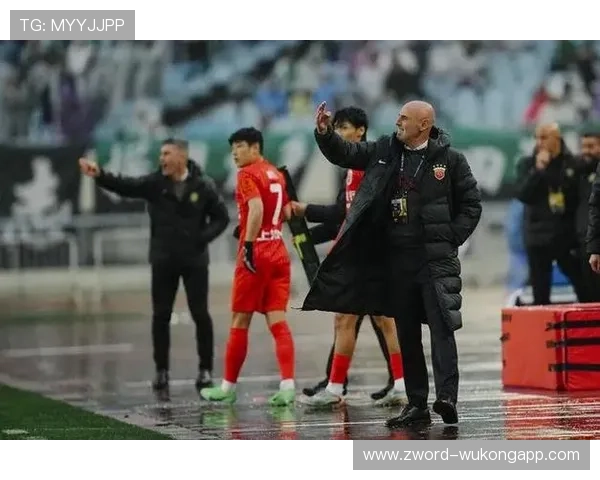 武磊赛场上狂奔一米八八，私下连楼梯都嫌累？